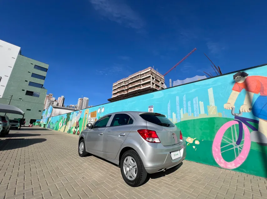  Onix - QHW1A24 - Lateral fechada.png 