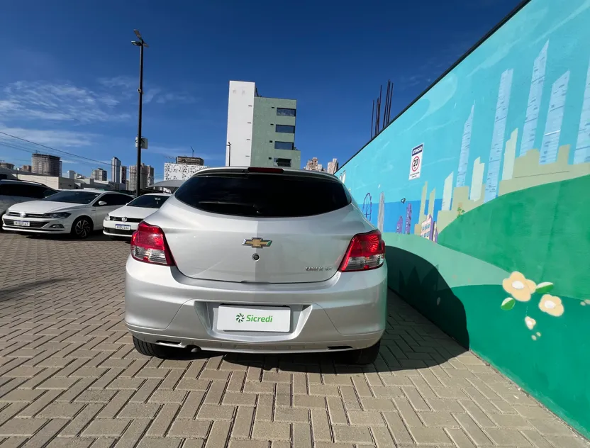  Onix - QHW1A24 - Traseira.png 