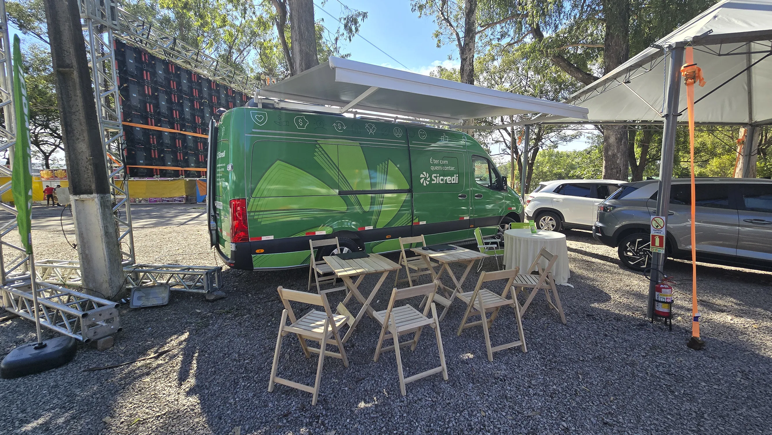  Van espaço do automóvel.jpg 