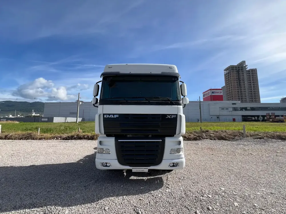  CAMINHAO DAF XF105 - RAE5J33 - FRENTE 