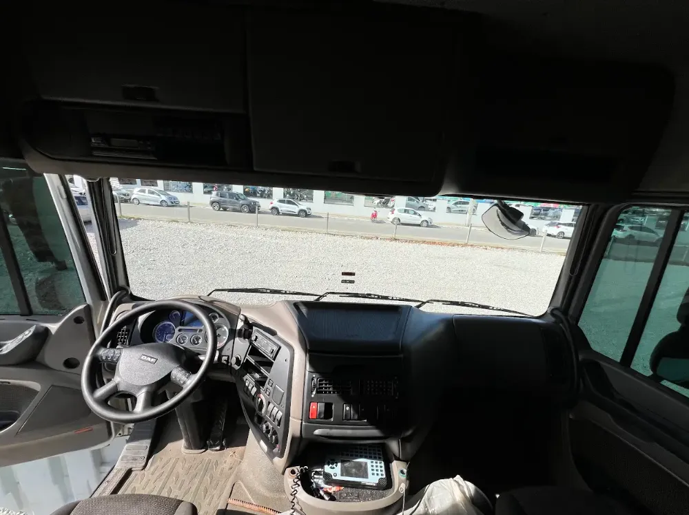  CAMINHAO DAF XF105 - RAE5J33 - INTERNA.png 