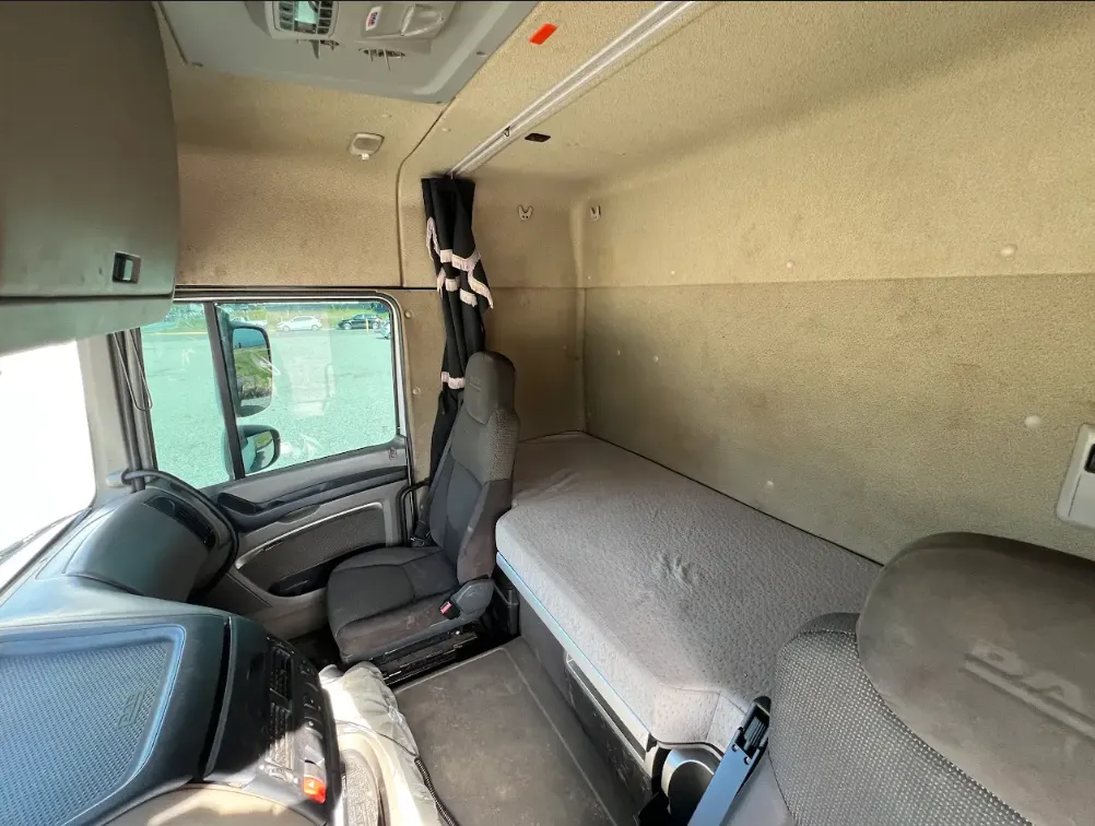  CAMINHAO DAF XF105 - RAE5J33 - INTERNA BANCOS.png 