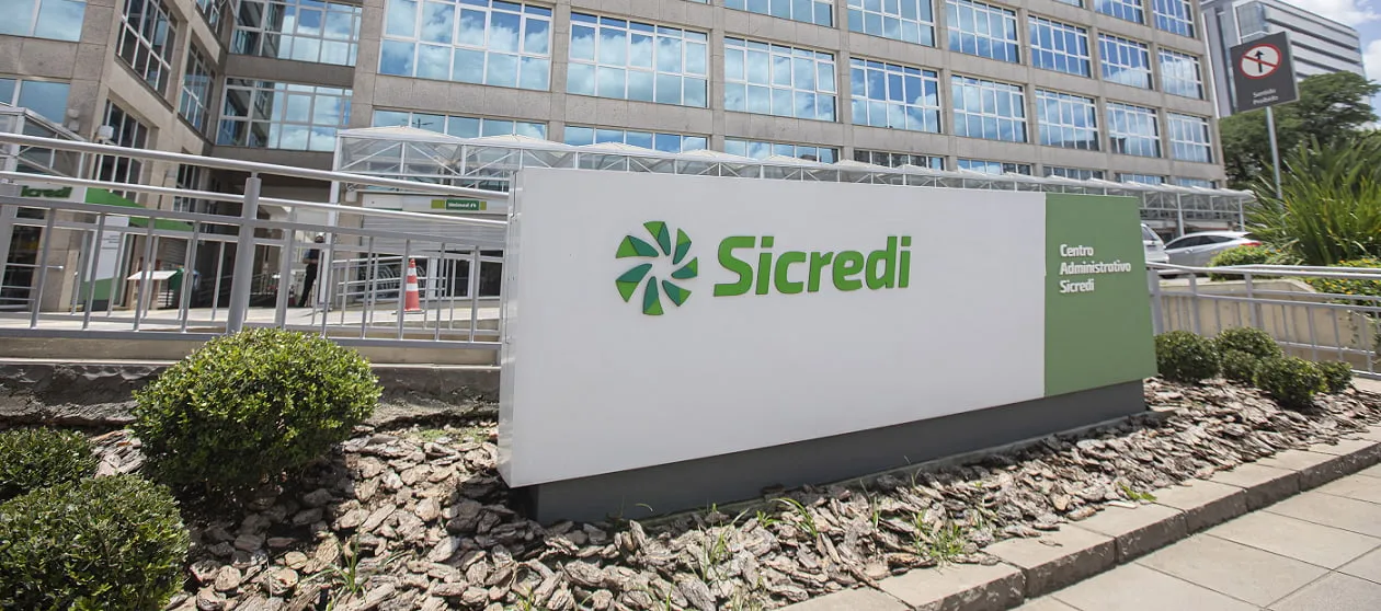  media_produtos_filer_public_2022_04_20_sicredi_fachada_cas 