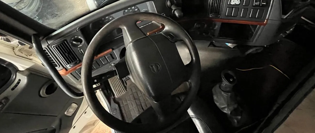  volvo dentro.jpg 
