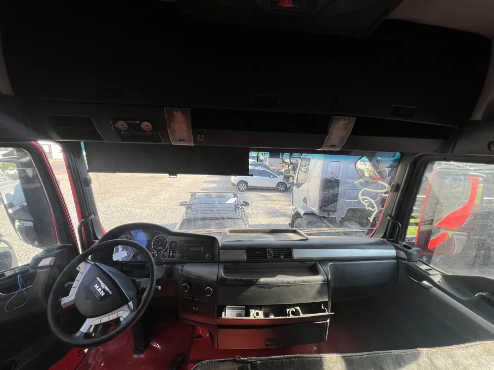  CAMINHAO MANTGX - OZO0A41 - CABINE.PNG 