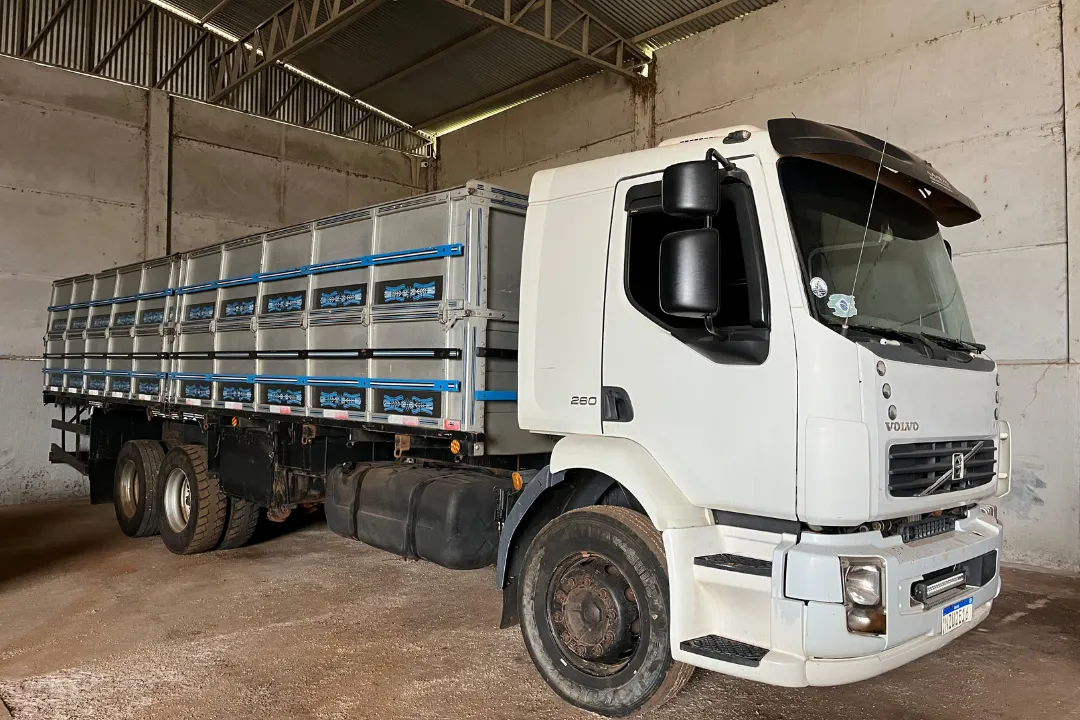 Caminhão Volvo VM 260 