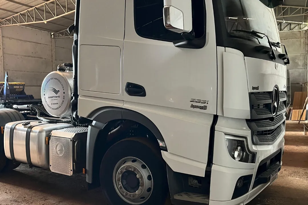  Caminhão Mercedes Benz Actros 