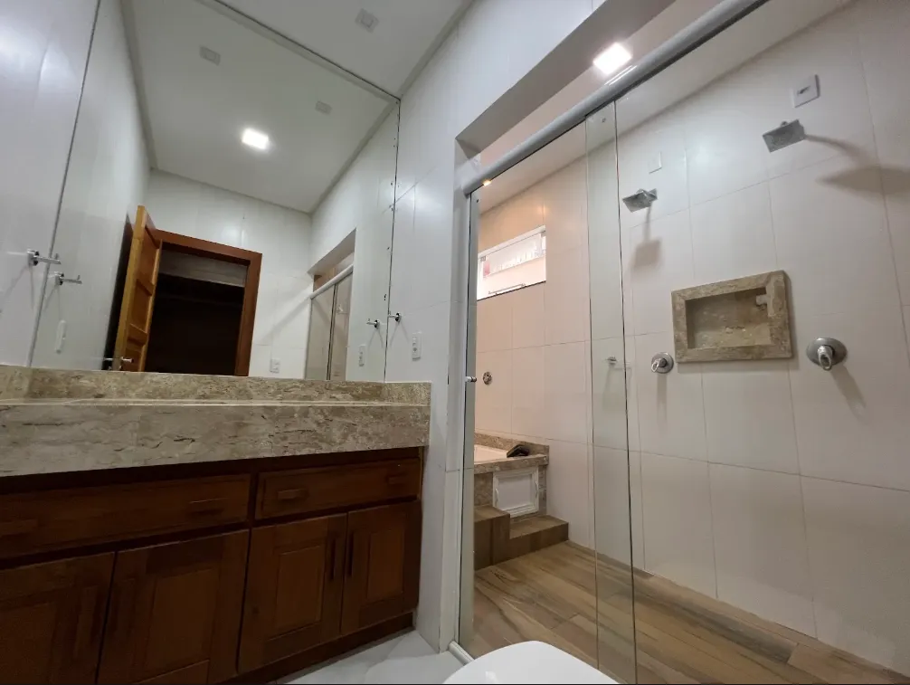 Casa Bombnhas - Rua Joao de Barro - suite banheiro 1.png 