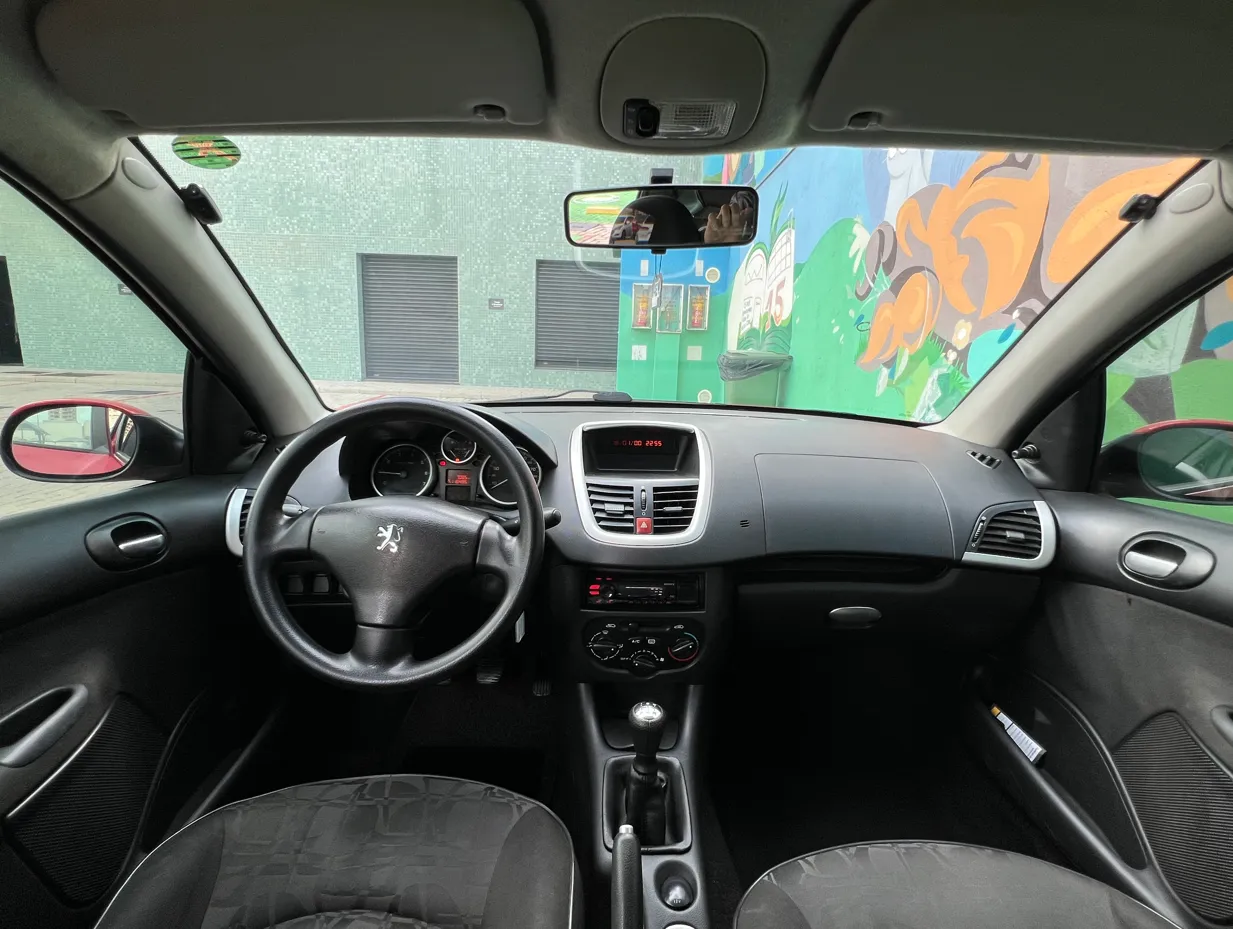  Peugeot 207 - MGY6H16 - interna.png 