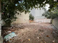 Terreno no bairro Meia Praia - dentro.png