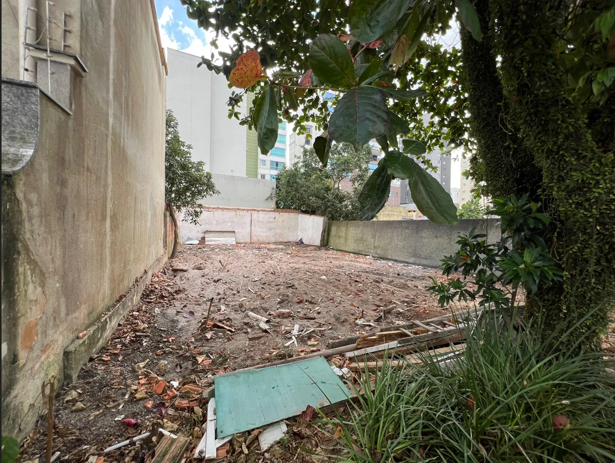 Terreno no bairro Meia Praia - dentro1.png 