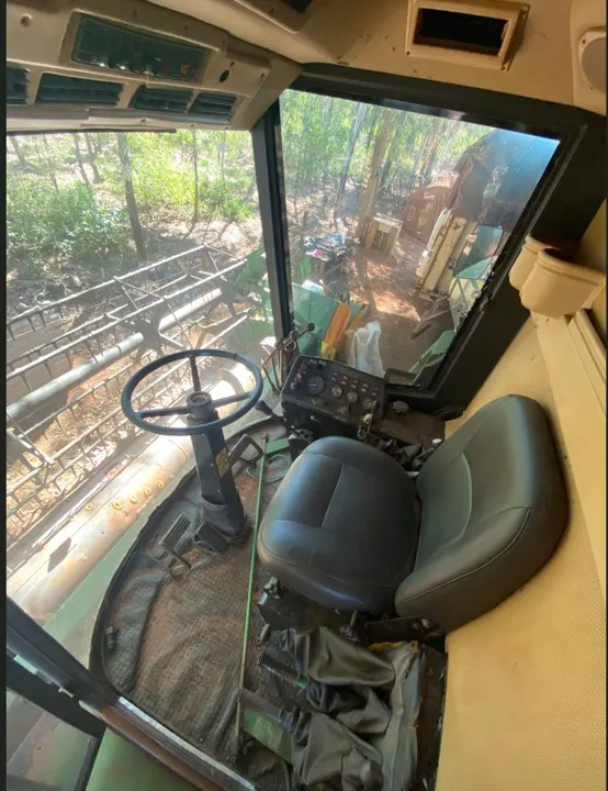  John Deere 1175 cabine.jpg 