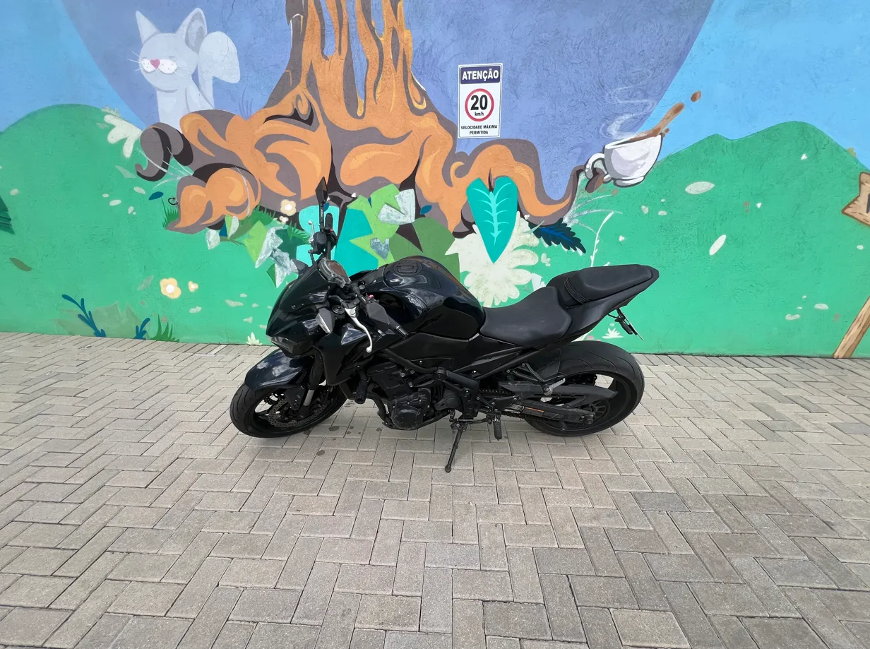  Z 900 - QJY6F52 - LATERAL 