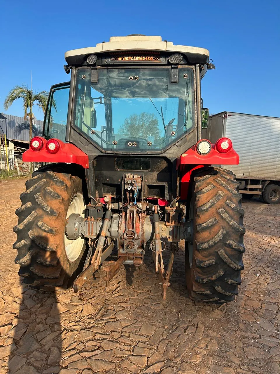  Trator Massey 2010.png 