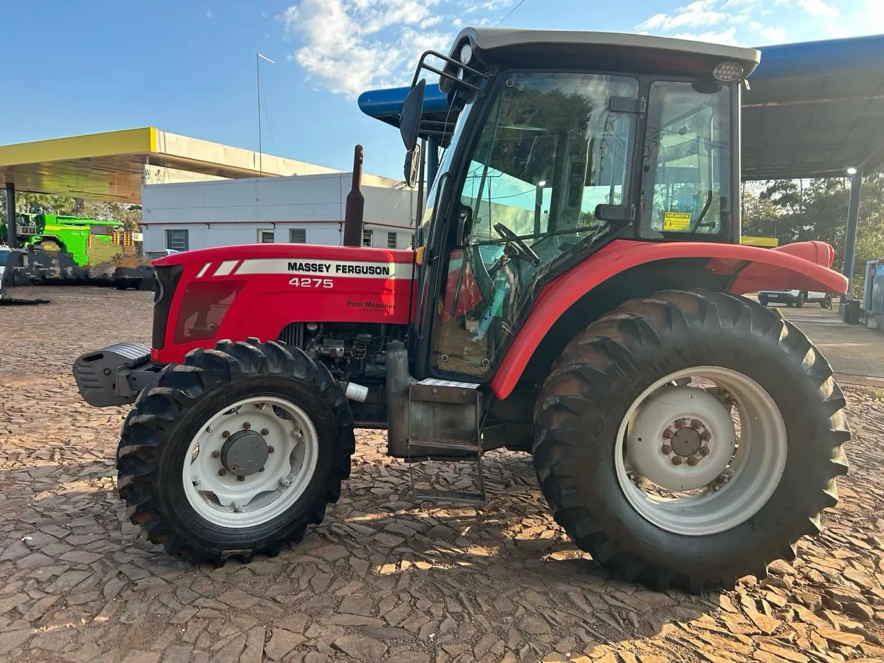  Trator Massey 3.png 