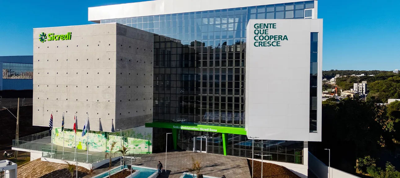  600 COLABORADORES 