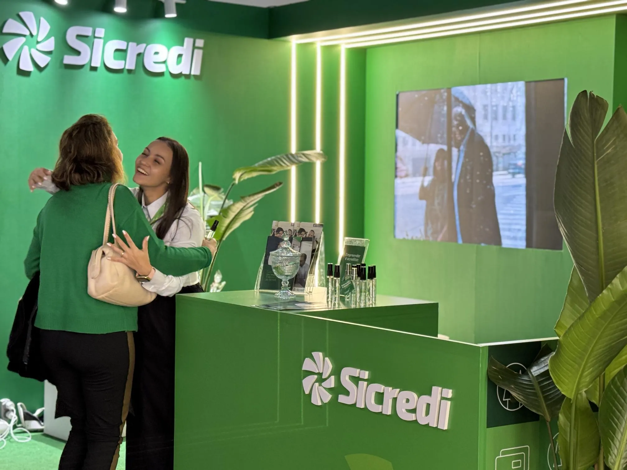  Sicredi recepcionou o público também em seu estande na Unijuí.jpg 