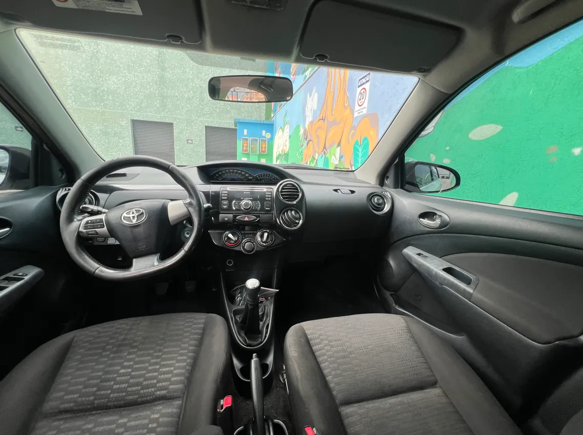  Etios Sedan - Fotos - AYN3I41 - interna.png 