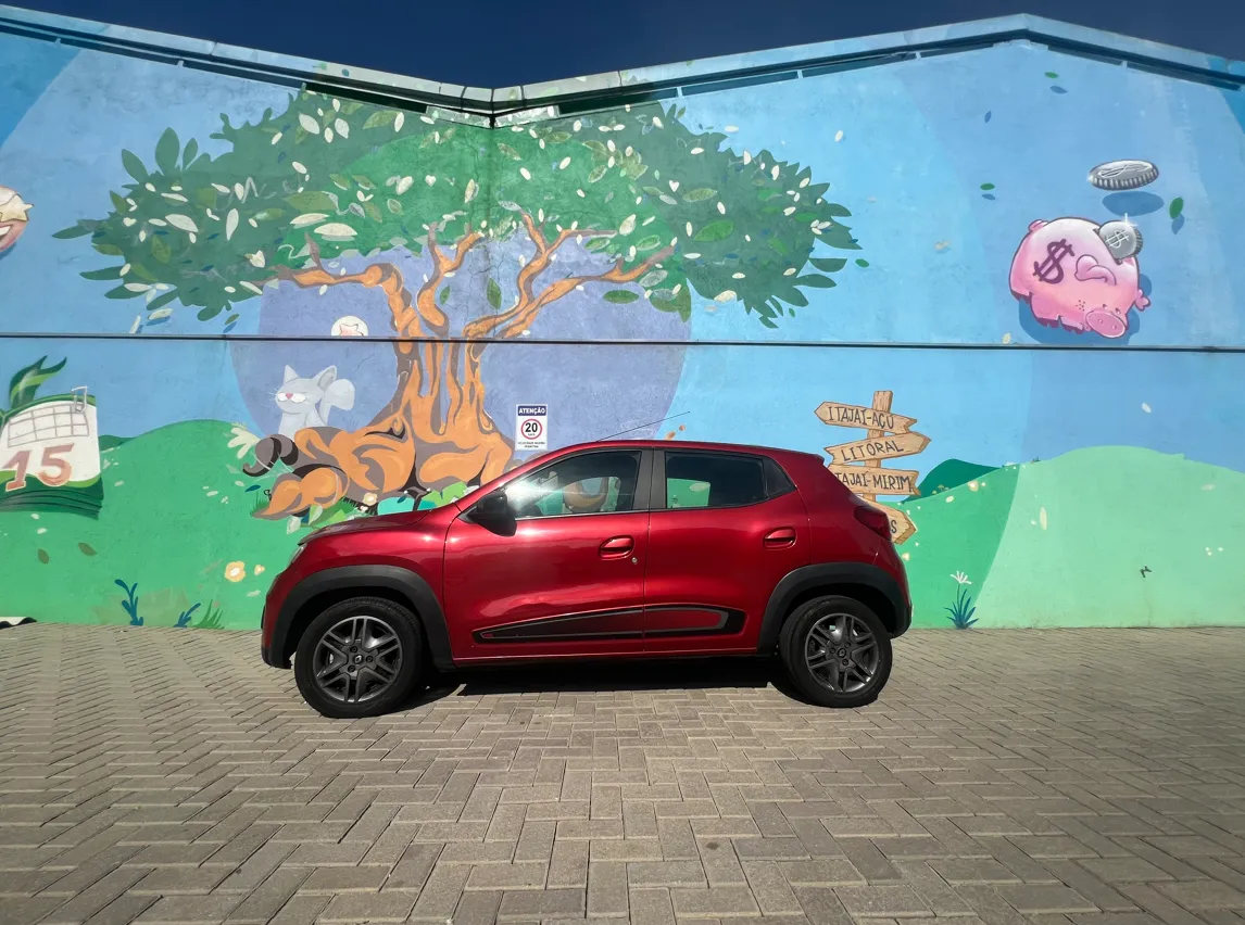  Kwid - Fotos - BBY4D46 - lateral.png 