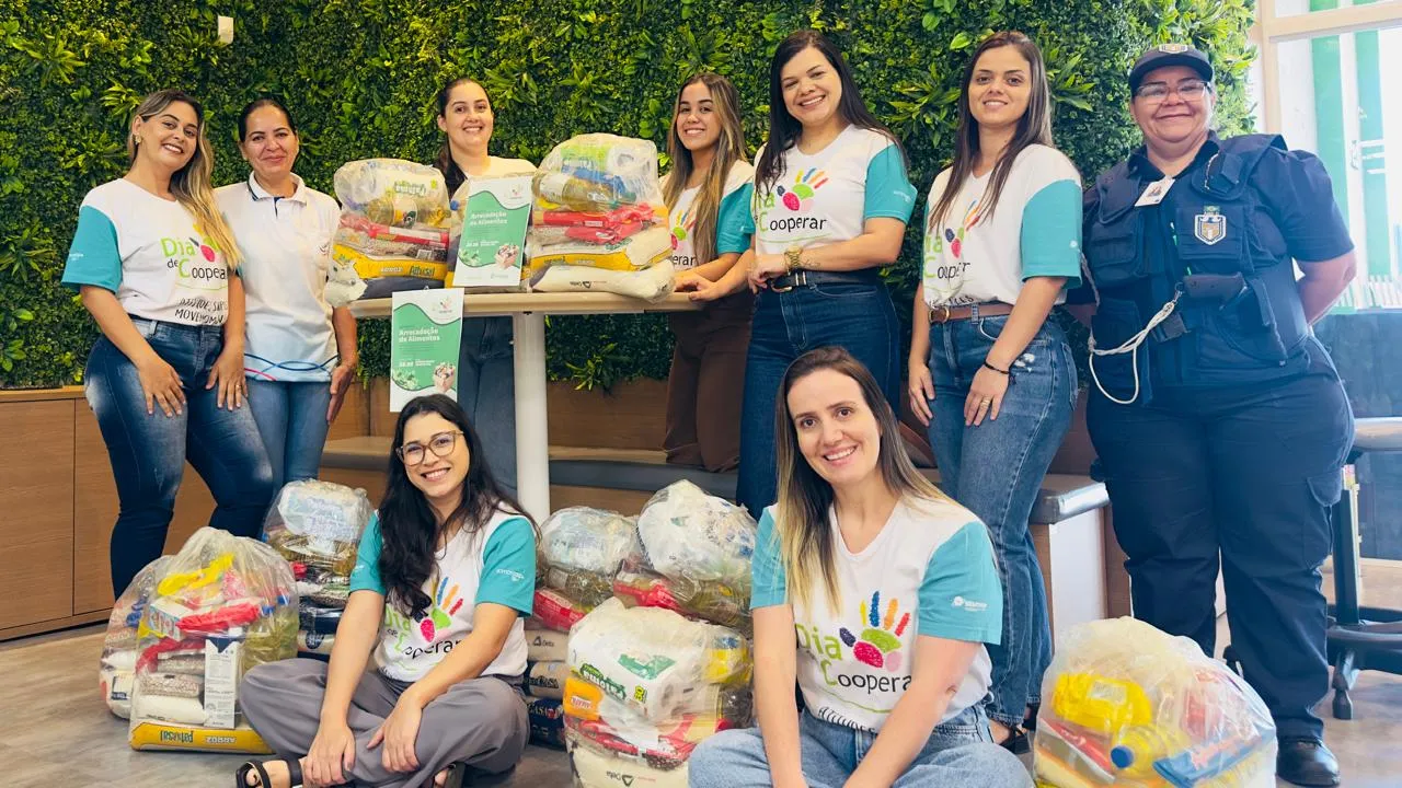  Dia C de Cooperar -  Arrecadação de alimentos na agência para doação a famílias vulneráveis Vazante (2).jpg 