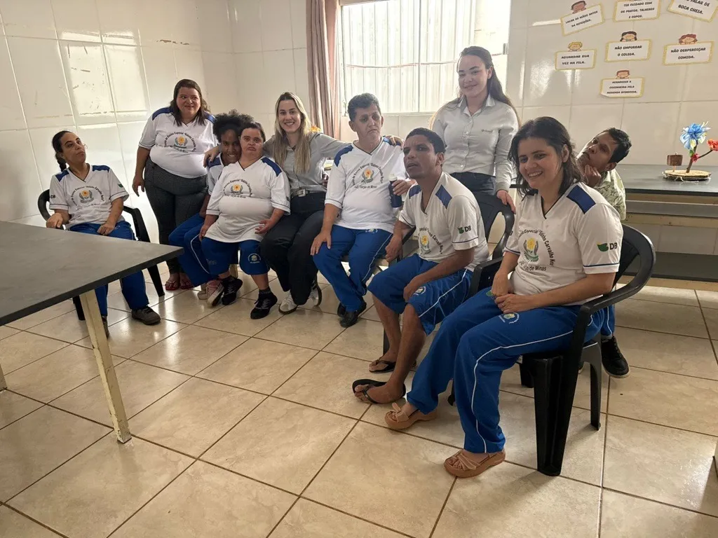  Dia C de Cooperar - Tarde de Convivência e Alegria na APAE Varjão de Minas (7).jpg 
