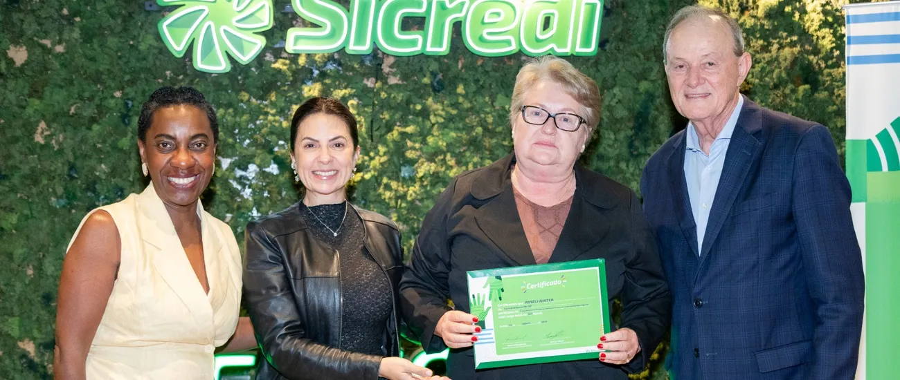  Edinalva Moura, Alessandra Petry, Roseli Winter e Manfred Dasenbrock na cerimônia de premiação 