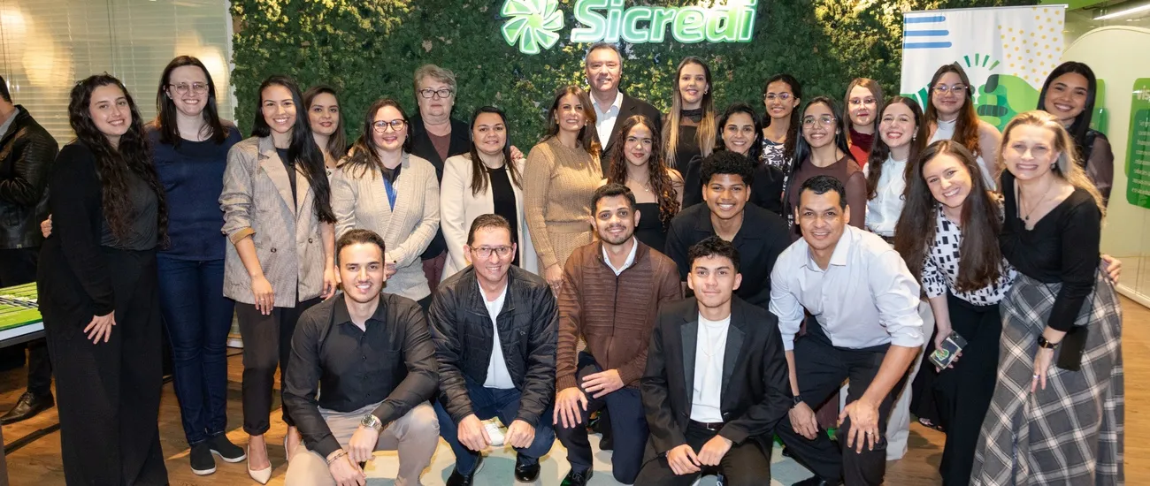  Turma de 23 alunos que acaba de concluir a formação do Sicredi em parceria com a FEBRABAN 