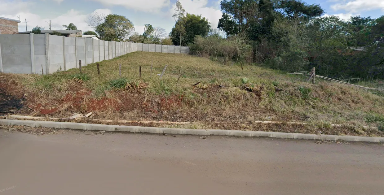  Terreno urbano sem construção 