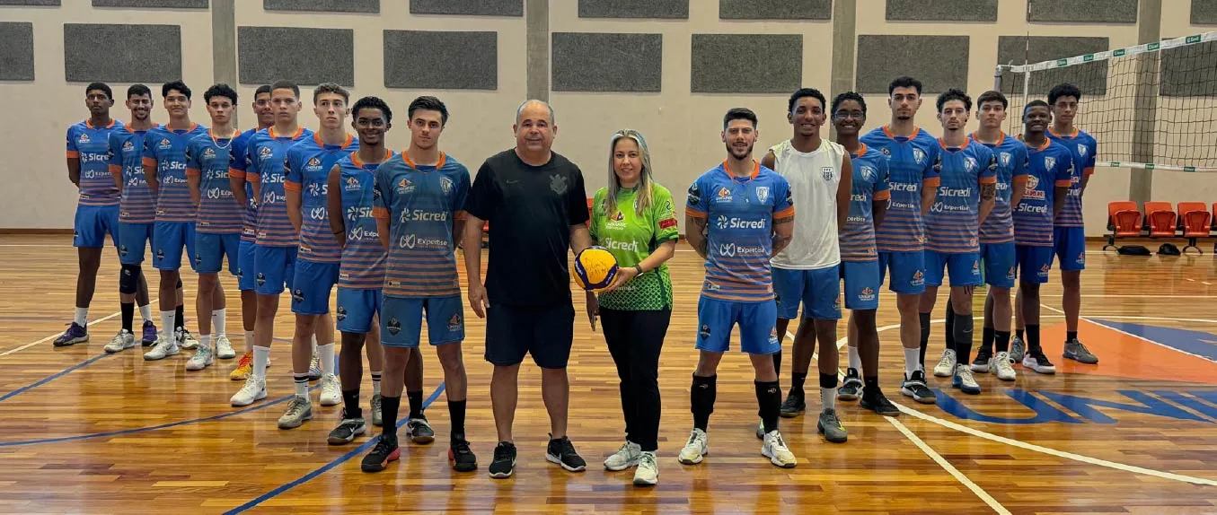  Entrega de bola para o projeto Vôlei Bebedouro, São Paulo. 