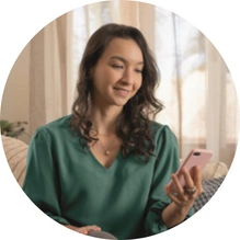  Associada acessando sua conta no aplicativo do Sicredi 