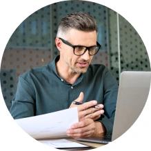  Associado do Sicredi fazendo o pagamento ao seu fornecedor 