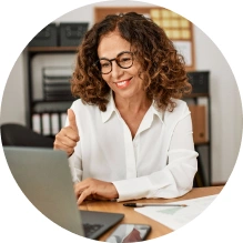  Associada do Sicredi recebendo um pagamento através da solução Cobrança 