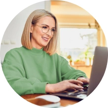  Associada do Sicredi fazendo um pagamento usando o débito automático 