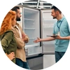  Associados do Sicredi comprando uma nova geladeira para o seu negócio. 
