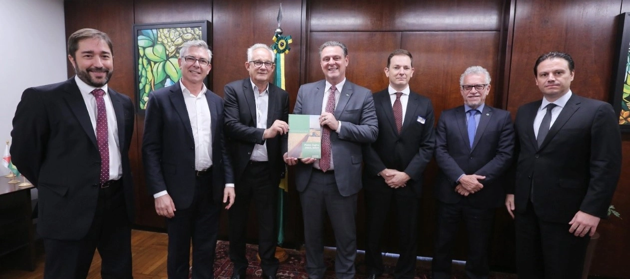  Sicredi participa de reunião com Ministério da Agricultura.jpg 