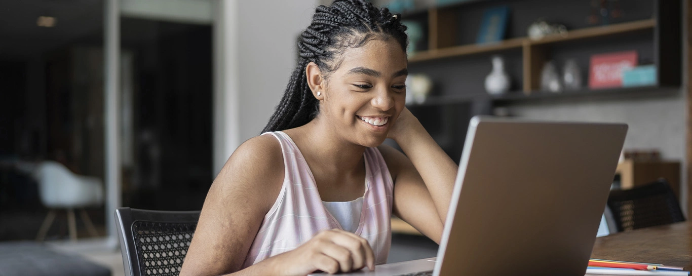  Educação cooperativa conheça a plataforma de cursos online gratuitos do Sicredi e aprenda do seu jeito.png 