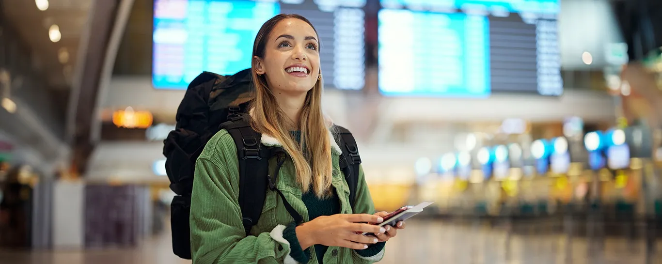  Associada do Sicredi no aeroporto aproveitando as vantagens da parceria Decolar e Shopping do Sicredi 