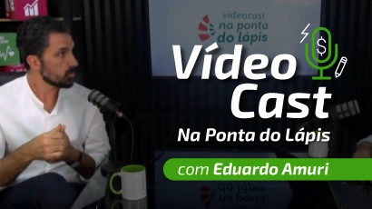 Eduardo Amuri com os textos "VídeoCast Na Ponta do Lápis" em primeiro plano