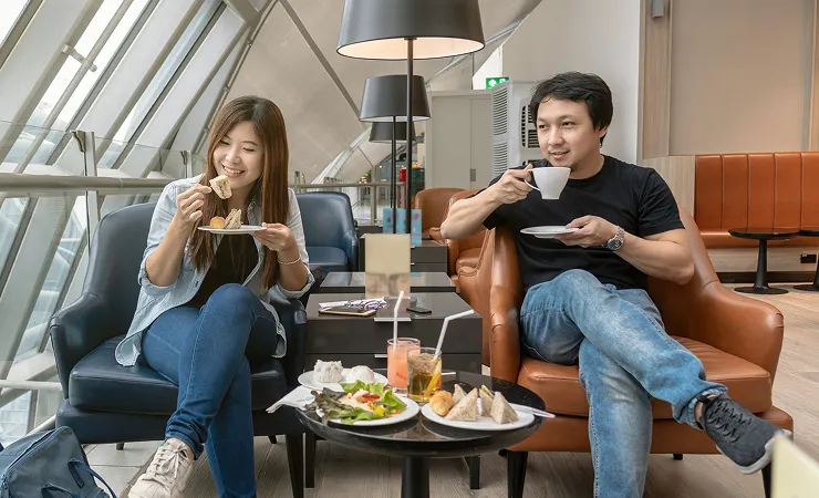  Casal se alimentando 