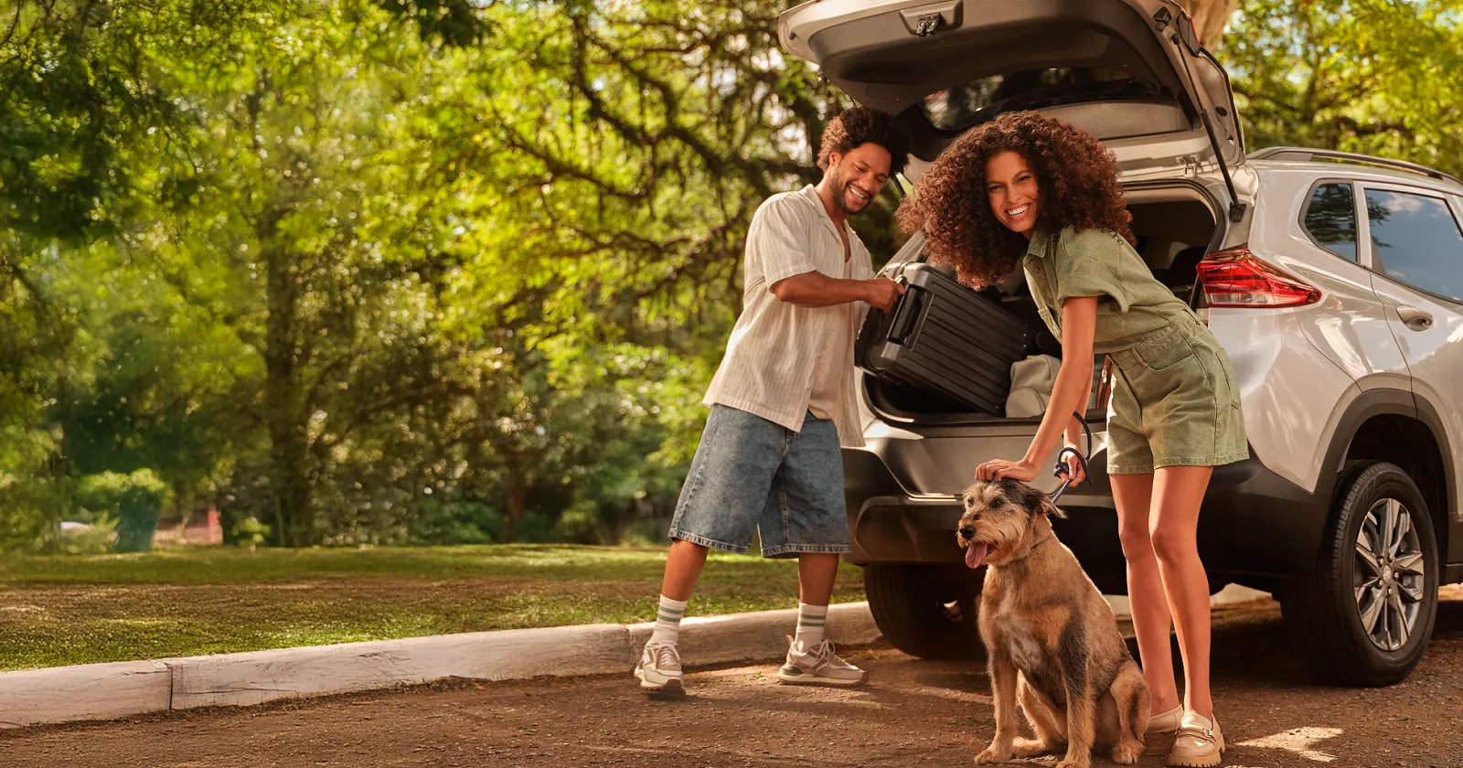  Associados do Sicredi passeando com seu carro 