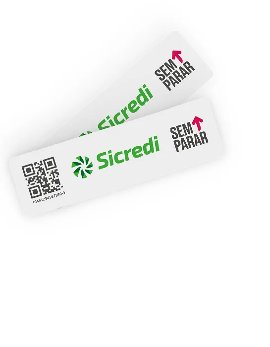  associada do Sicredi dentro de carro fazendo uma viagem 