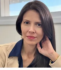  empreendedora no seu escritório com o Investimento BNDES 