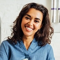  empreendedora no seu escritório com o Investimento BNDES 