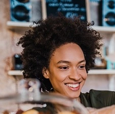  confeiteira que adquiriu máquinas e equipamentos para o seu negócio 